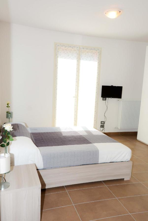 Rinaldi House Bed & Breakfast Torriana Bagian luar foto